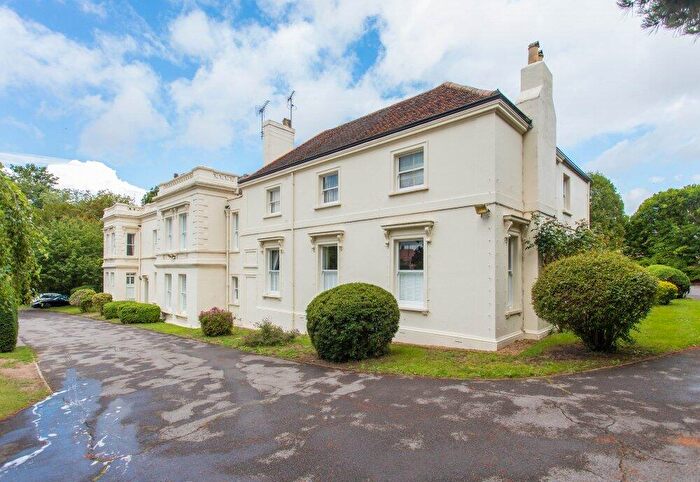 2 Bedroom Flat For Sale In Wexham Road, Wexham, Slough, Berkshire, SL2