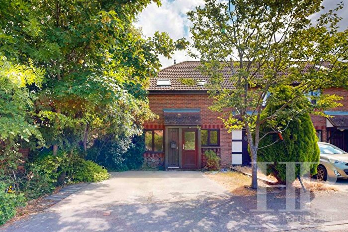 1 Bedroom End Of Terrace House To Rent In Carlton Tye, Horley, RH6