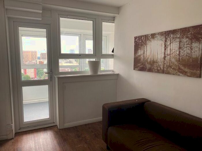 3 Bedroom Flat To Rent In Guild Close, Birmingham, B16