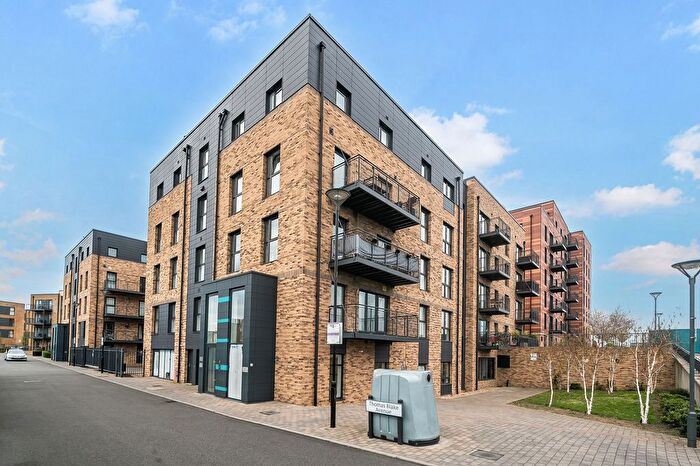2 Bedroom Flat For Sale In Thomas Blake Avenue, Southampton, SO14