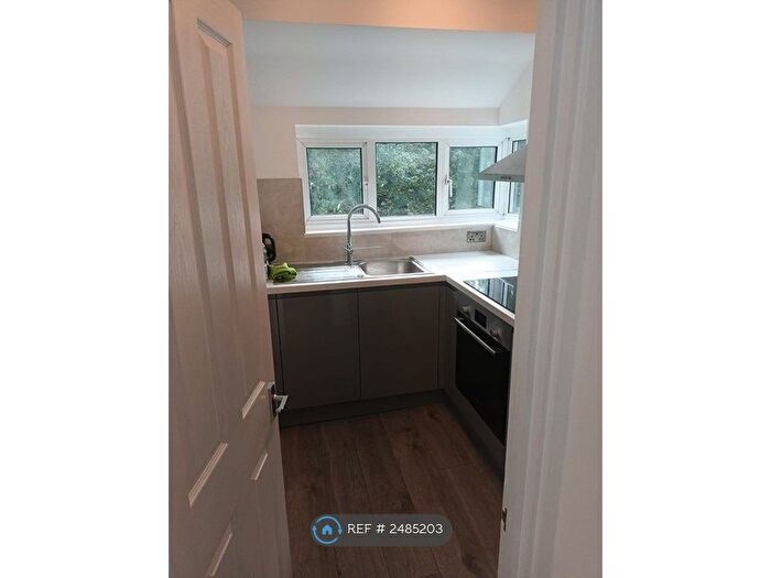 2 Bedroom Flat To Rent In Deer Park Gardens, Mitcham, CR4