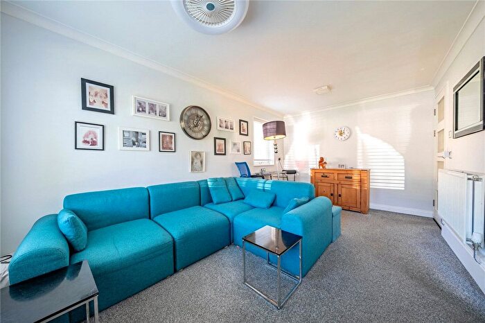 1 Bedroom Flat To Rent In Elmhurst Close, Leeds, West Yorkshire, LS17