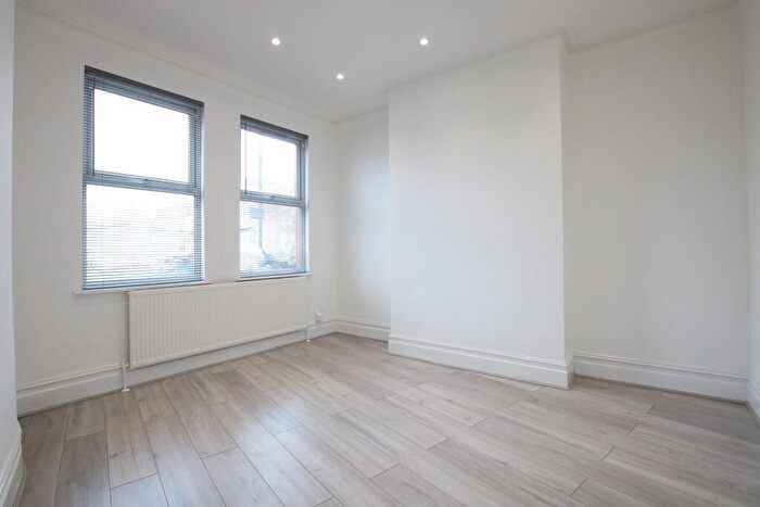 3 Bedroom Flat To Rent In Denzil Road, Willesden, NW10