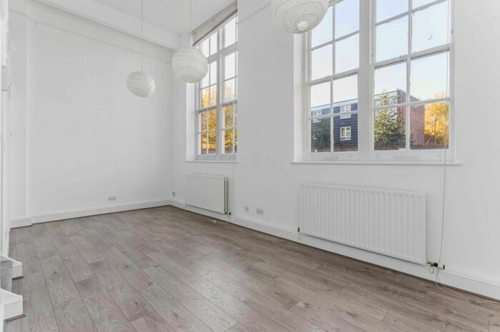 Studio To Rent In Este Road, London, SW11