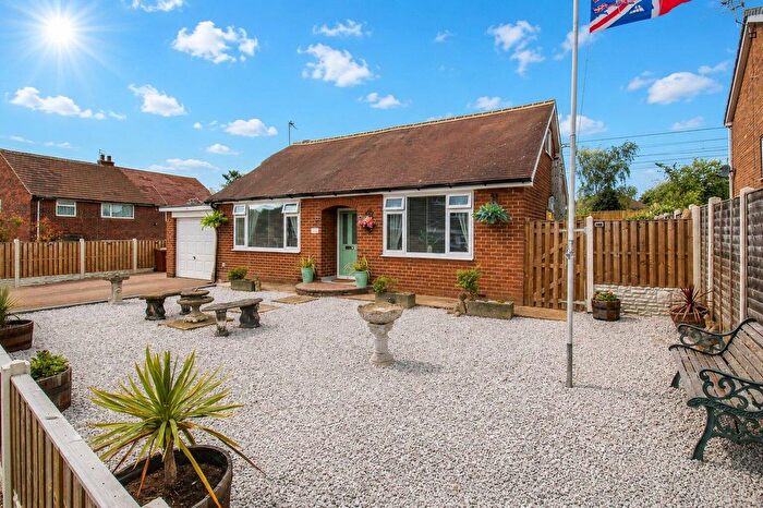 2 Bedroom Detached Bungalow For Sale In Windsor Road, Wakefield, WF1