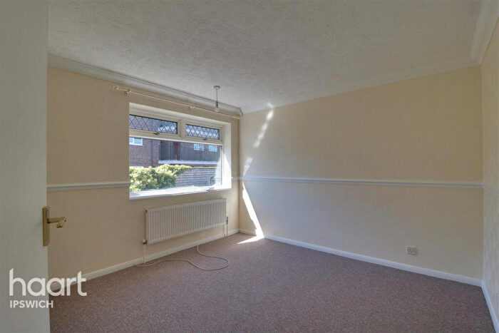 3 Bedroom Semi Detached House To Rent In Chartwell Close, Ipswich, IP4