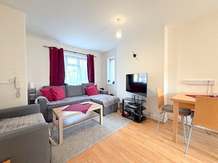 1 Bedroom Flat To Rent In St. Michael's Close, London, N3