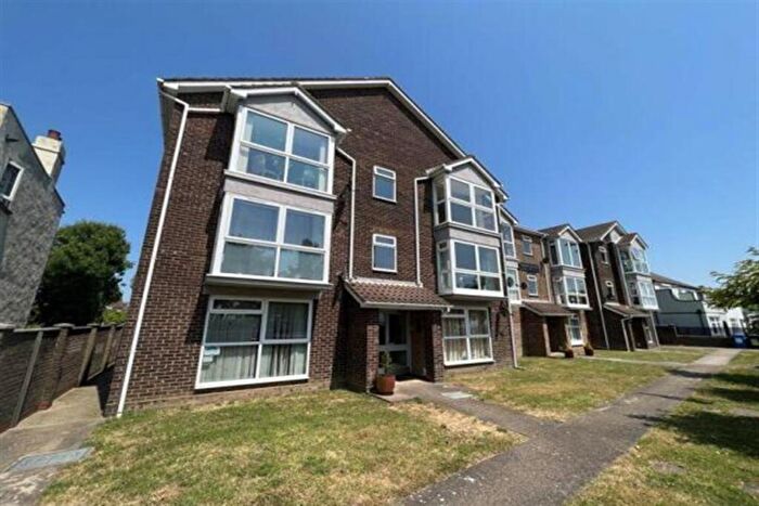 2 Bedroom Flat To Rent In London Road, Leigh On Sea, SS7