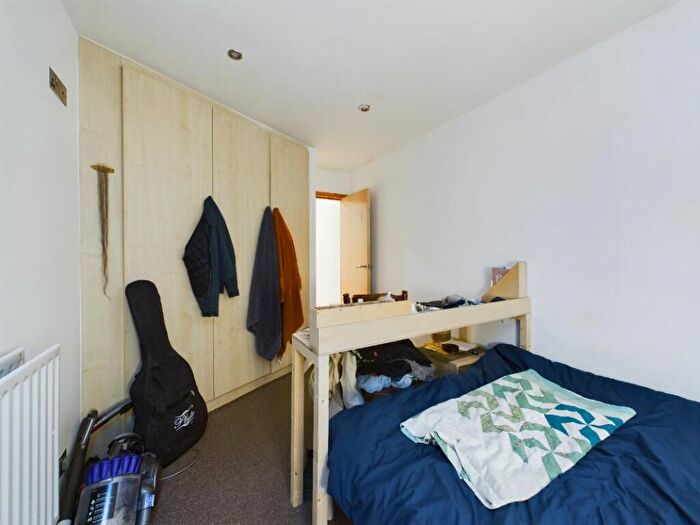 2 Bedroom Flat For Sale In Flat D, Old Ford Road, Tower Hamlets, London, E3