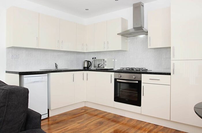 2 Bedroom Flat To Rent In Radalco House, Hounslow, TW3