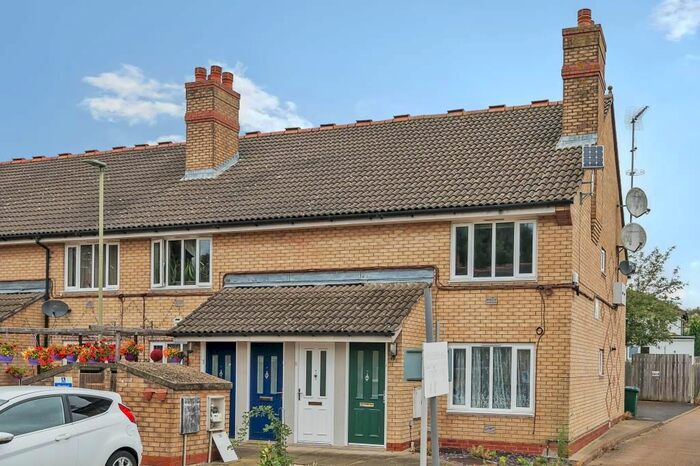 1 Bedroom Flat To Rent In Finch Close, Barnet, EN5