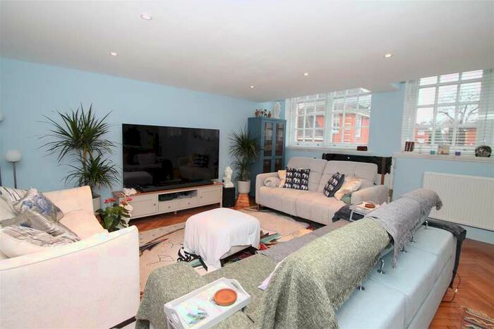 2 Bedroom Flat To Rent In Corrib Court, Crothall Close, London N13