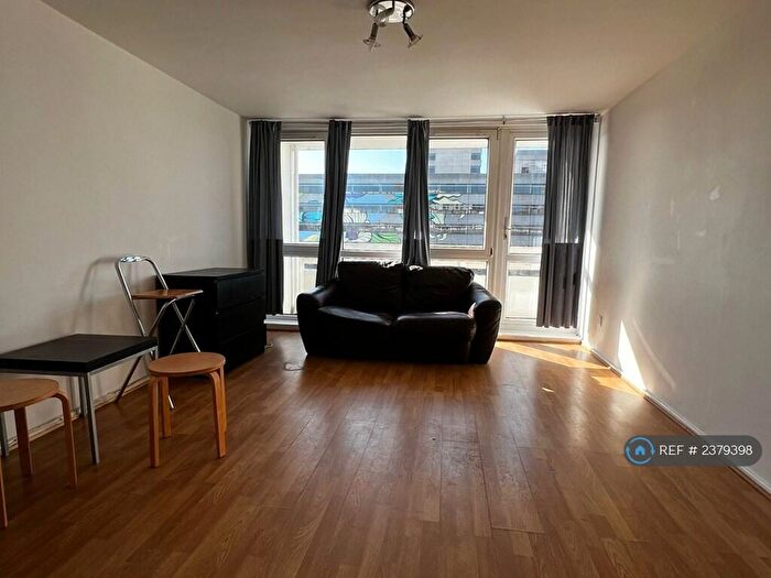 2 Bedroom Flat To Rent In Wyndham Court, Southampton, SO15