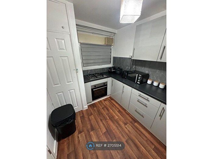 1 Bedroom Flat To Rent In Shaftesbury Point, London, E13