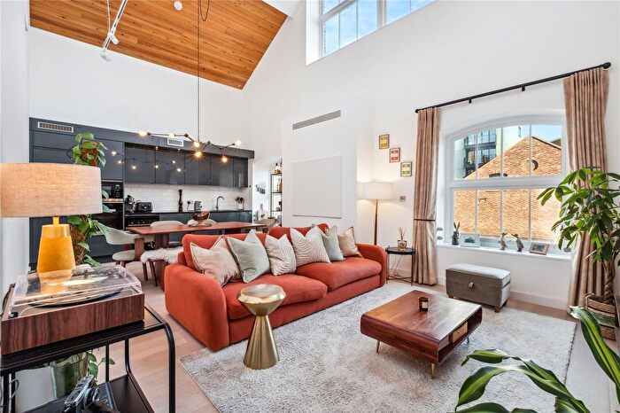 3 Bedroom Flat To Rent In Bubbling Well Square, London, SW18