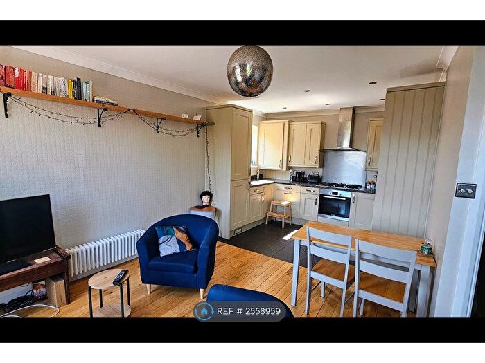 2 Bedroom Flat To Rent In Stapleton Hall Road, London, N4