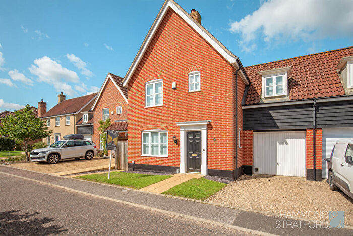 3 Bedroom Semi Detached House For Sale In Sowdlefield Walk, Mulbarton, NR14