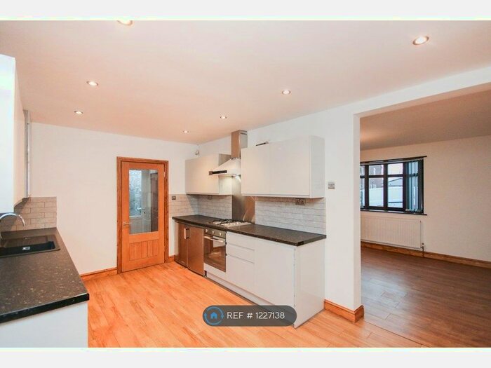 3 Bedroom Semi-Detached House To Rent In Clifford Bridge Road, Binley, Coventry, CV3