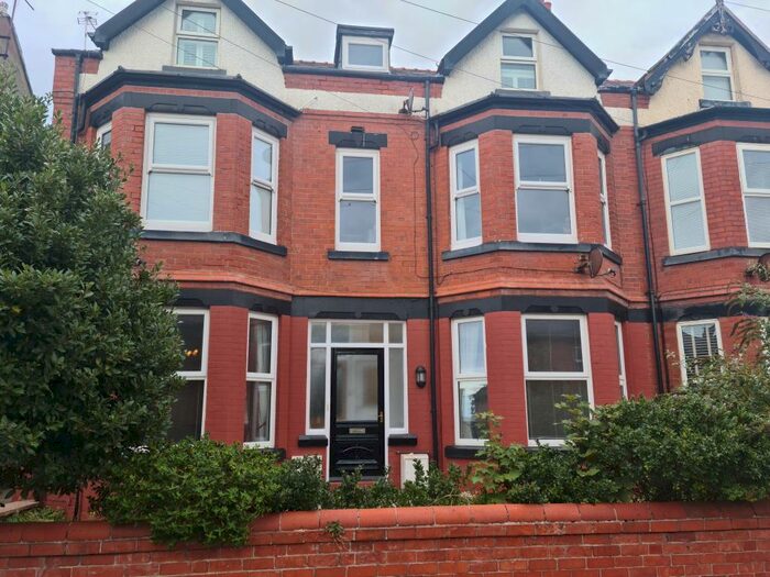 2 Bedroom Flat To Rent In Alderley Road, Wirral, CH47