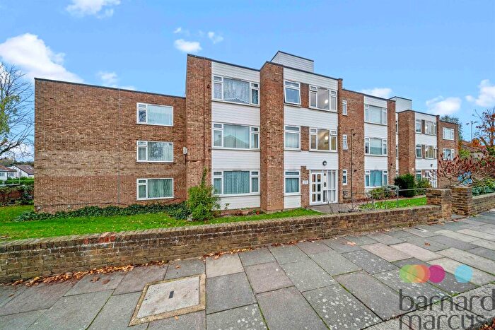 2 Bedroom Flat For Sale In Goldsmith Road, London, N11