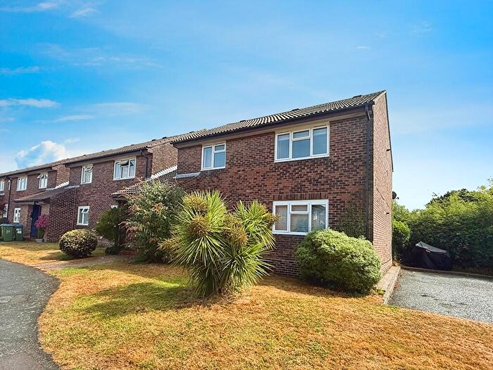 2 Bedroom Apartment For Sale In Honeysuckle Walk, Horsham, RH12