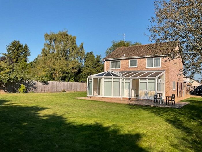 4 Bedroom Detached House For Sale In Hautboy Lane, Warmington, PE8