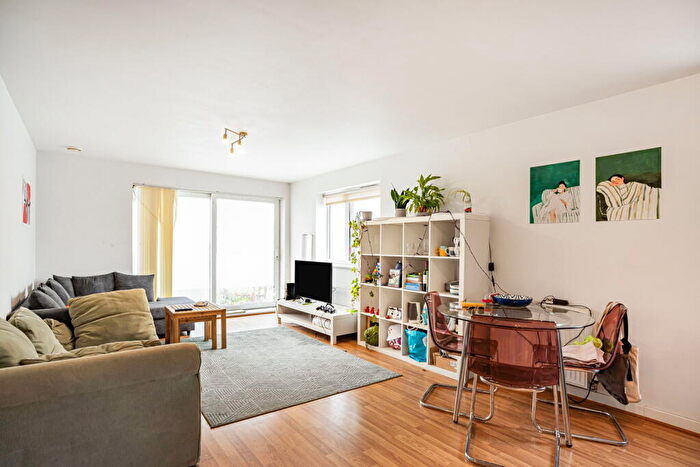 3 Bedroom Flat To Rent In Eric Street, London, E3