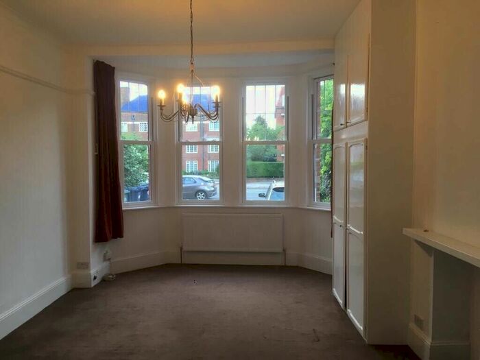 Studio To Rent In Ballards Lane, London, N3