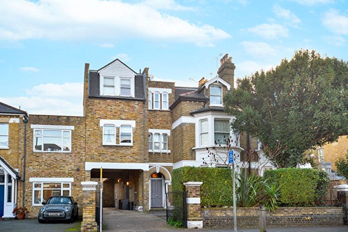 2 Bedroom Flat To Rent In Earlsfield Road, Wandsworth Common, SW18