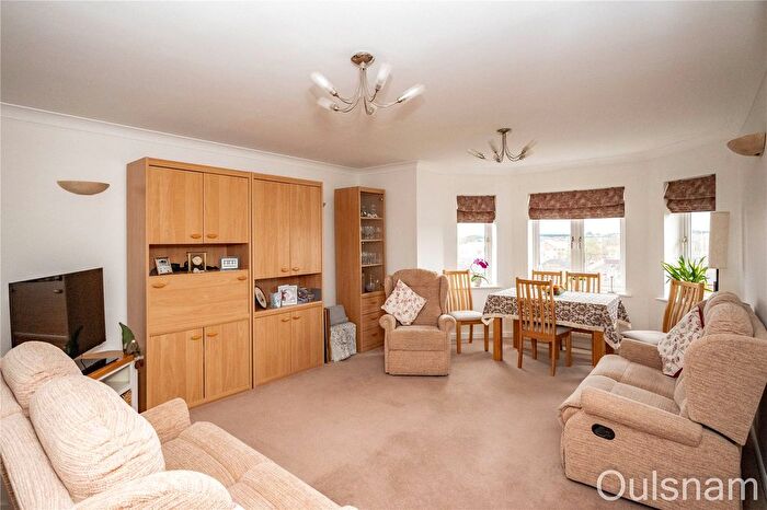 2 Bedroom Flat For Sale In Stratford Gardens, Bromsgrove, Worcestershire, B60