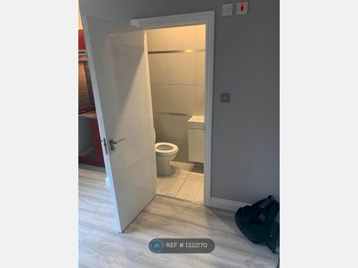 Studio To Rent In Gloucester Mews, London E10