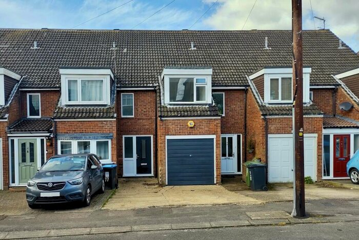 3 Bedroom House To Rent In Sunnyhill Road, Boxmoor, HP1