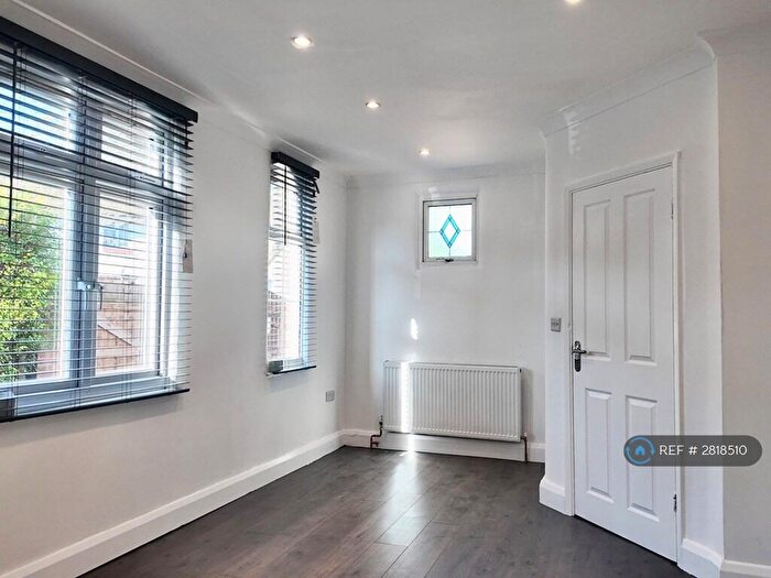 3 Bedroom Detached House To Rent In Alliance Road, London, E13