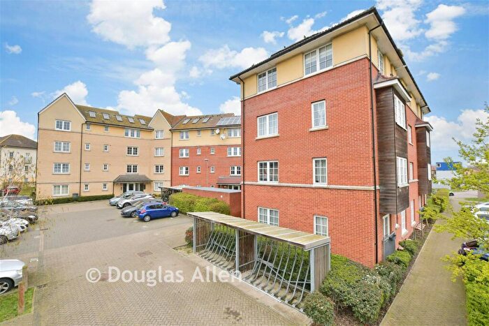 2 Bedroom Flat For Sale In Herschell Court, Basildon, Essex, SS14