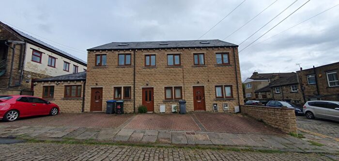 3 Bedroom Town House To Rent In Garden Street, Bradford, BD9