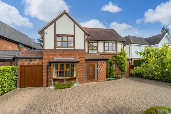 5 Bedroom Detached House To Rent In Williams Way, Radlett, WD7