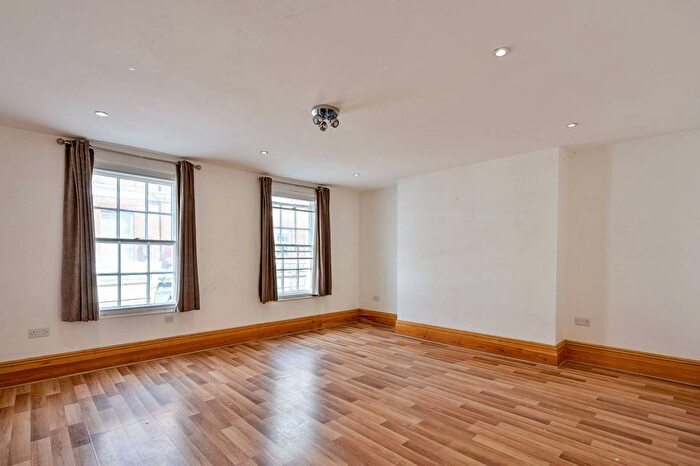 1 Bedroom Flat To Rent In Windsor Close, Godalming, GU7