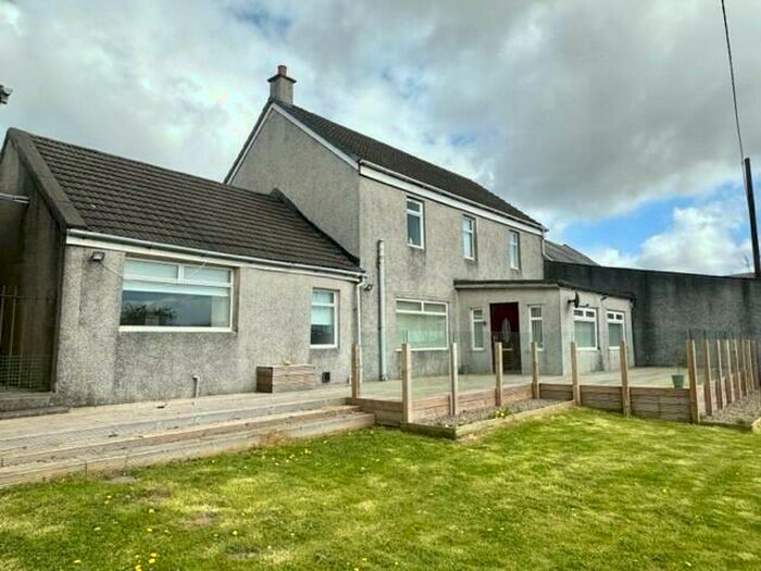 3 Bedroom Farm House To Rent In Avenuehead Road, Moodiesburn, G69