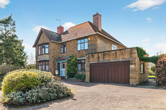 5 Bedroom Detached House For Sale In Cherry Fields, Cropredy, OX17