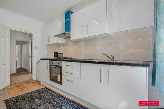 2 Bedroom Flat To Rent In Warwick Gardens, London, W14