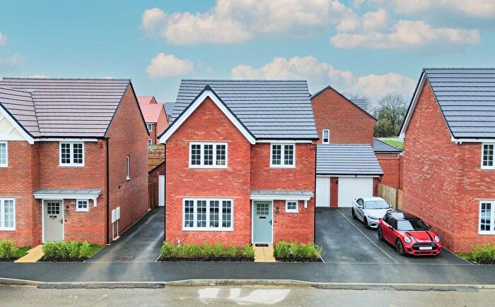 4 Bedroom Detached House For Sale In Weston Rise, Oadby, Leicester, LE2