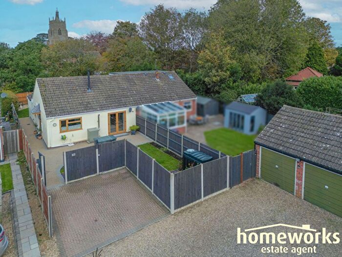 3 Bedroom Semi-detached House For Sale In Gregs Close, Mattishall, Dereham, NR20