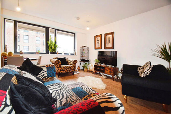 2 Bedroom Flat To Rent In Victoria Avenue, Southend On Sea, Essex, SS2