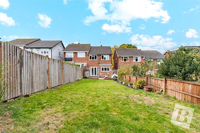 3 Bedroom Semi Detached House For Sale In Wingrave Crescent, Brentwood, Essex, CM14