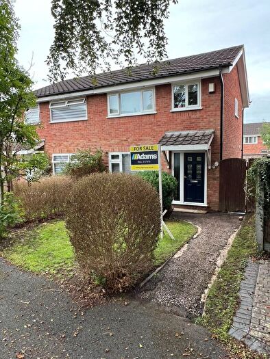 3 Bedroom Semi-Detached House For Sale In Allysum Court, Beechwood, WA7