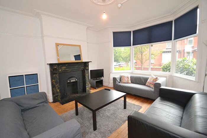 6 Bedroom Semi-Detached House To Rent In Scarsdale Road, Victoria Park, Manchester, M14