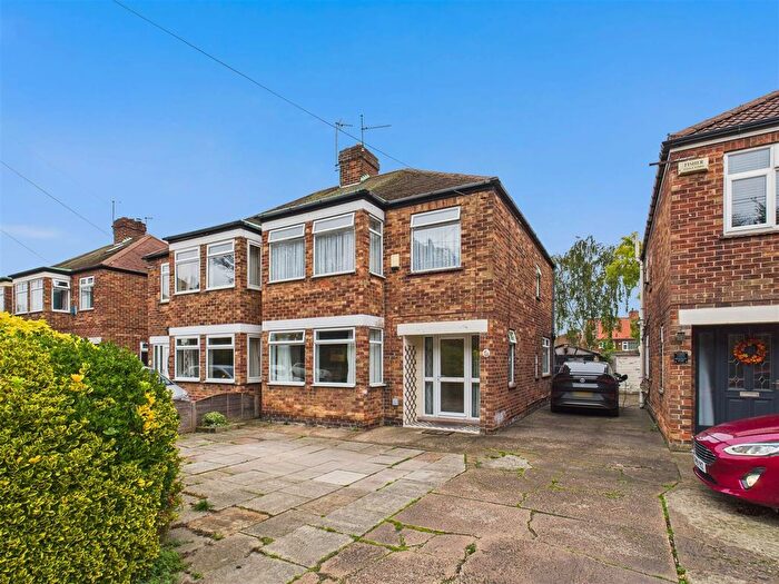 3 Bedroom Semi-Detached House For Sale In Beverley Road, Hessle, HU13
