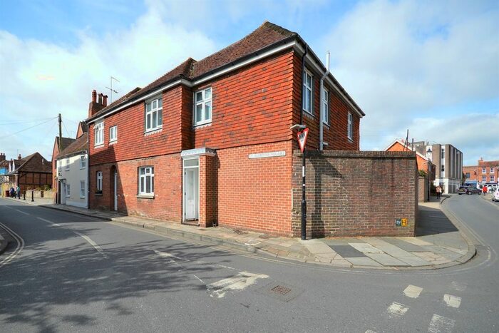 2 Bedroom Terraced House To Rent In St. Martins Square, Chichester, PO19