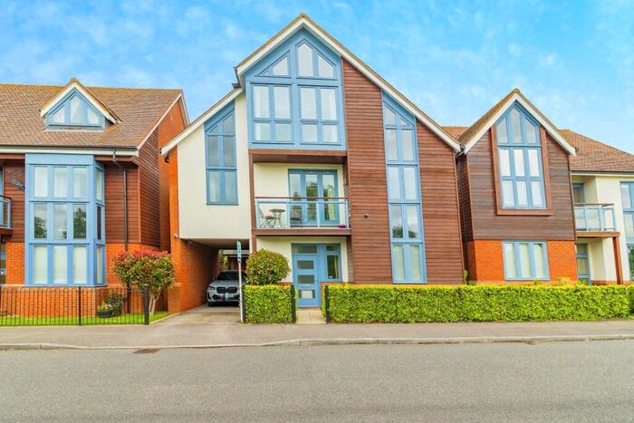 6 Bedroom Detached House For Sale In Kingswear Drive, Milton Keynes, MK10