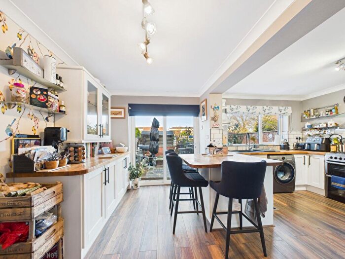 3 Bedroom Detached House For Sale In Queens Walk, Peterborough, PE2